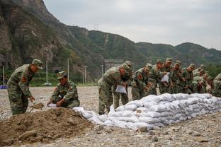 济南时报：全国球迷齐聚济南为球队加油助威，泰山队必胜！